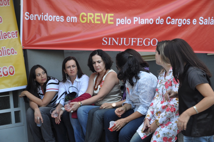 13.06.2011 assembleia deflagra greve 090